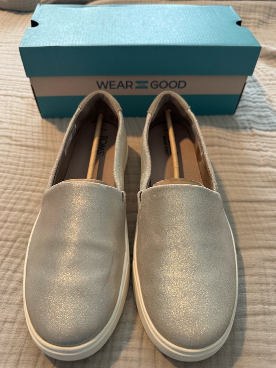 Toms Shoes - TOMS Kameron Slip-On Sneaker - Champagne Metallic Leather - Women’s Size 9